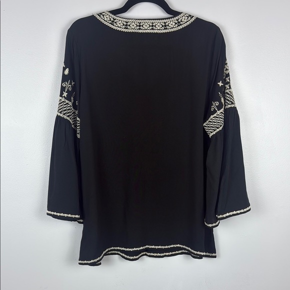 Chelsea & Theodore Black Boho Embroidered Peasant with Bell Sleeve Size Large - Picture 12 of 12